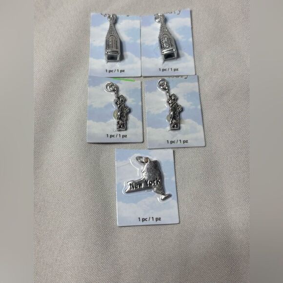 5 New NYC Halcraft Charm Gallery Pendant Jewelry Making Charms - Picture 1 of 5